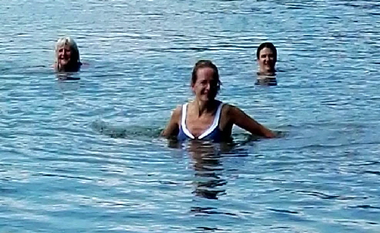 Damenausflug-im-Wasser